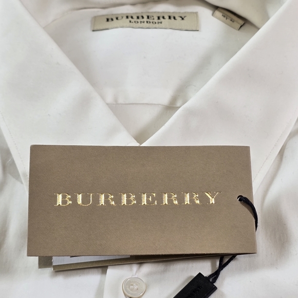π
±οΈ Burberry London Vintage Dress Shirt - Picture 3 of 4